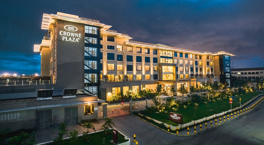 Crowne plaza image 1