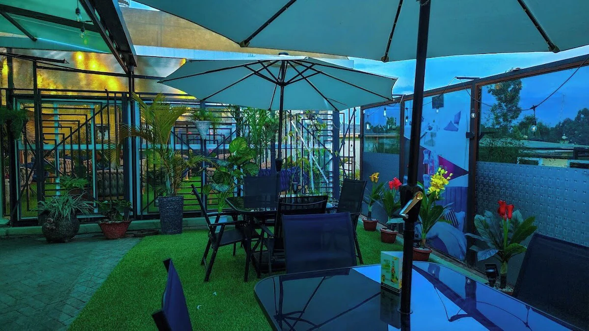 Derby place lounge image 2