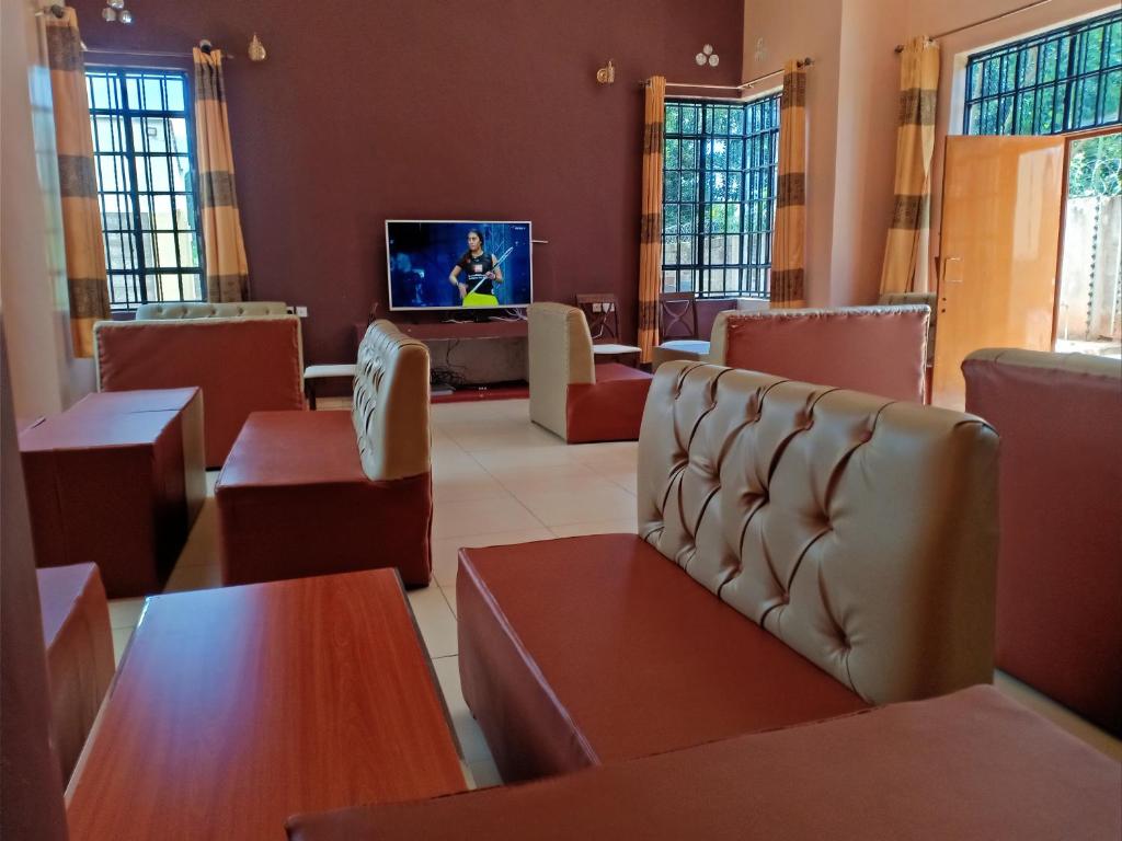 Peak Meadows Hotel image 2