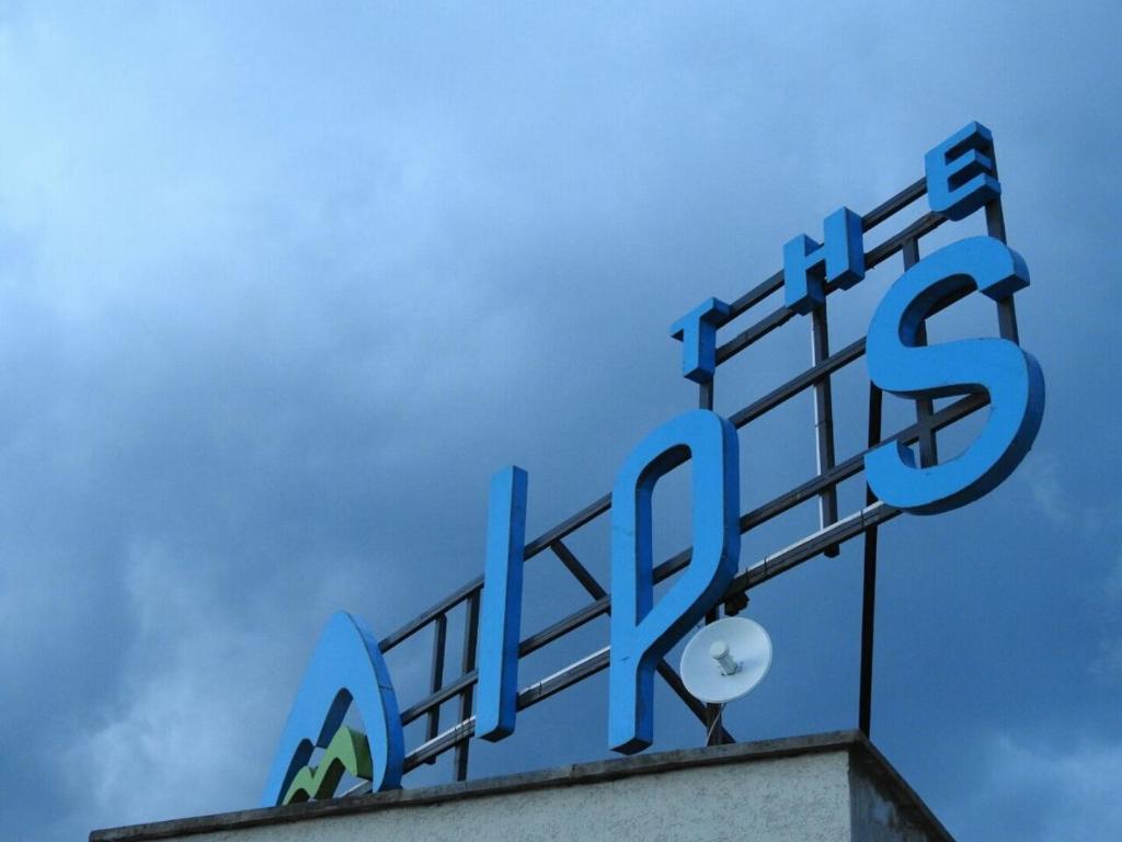 The Alps Hotel image 1